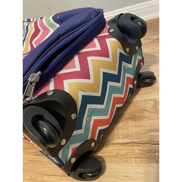 Pottery Barn Kids Teen Getaway Rolling Carry On Luggage Spinner Suitcase Chevron - Picture 3 of 11